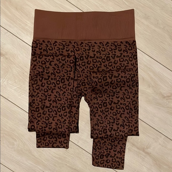 Wonderly Brown Leopard Print Leggings - Picture 3 of 4